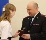luchshim-shkolnikam-tyumenskoy-oblasti-v-torzhestvennoy-obstanovke-vruchili-glavnyy-dokument-grazhdanina-rossii_4